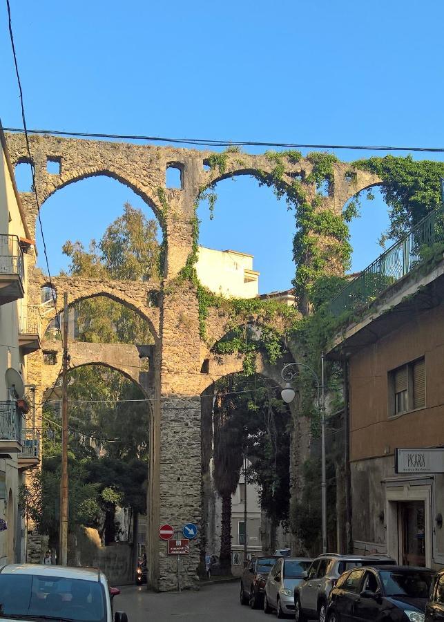 Casa Vacanze Archi Medievali Salerno Bagian luar foto